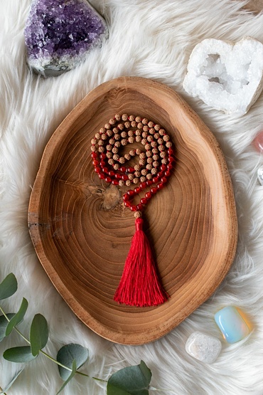 YOGGYS meditační mala - karneol a rudrakša