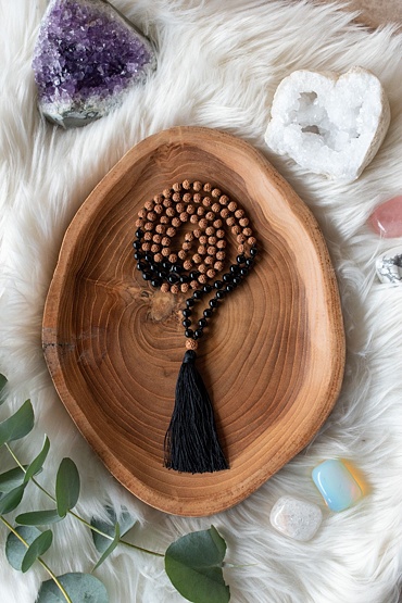 YOGGYS meditační mala - onyx a rudrakša
