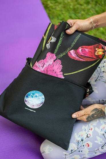 černý praktický bag na cestovní jógovou podložku, taška na jógamatku, taška na jógovou podložku