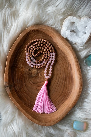 YOGGYS meditační mala - růženín a rudrakša