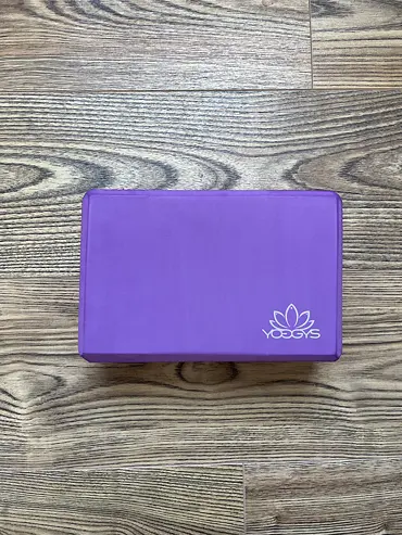 YOGGYS - designová jógová cihlička, fialová [YOGGYS]