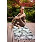 YOGGYS [TROPICAL VISION] černá designová jógová podložka s tropickým motivem 