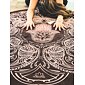 YOGGYS designová kulatá jógová podložka HAMSA dark brown/tmavě hnědá s rukou Fátimy
