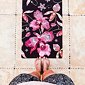 YOGGYS [WILD ORCHID] barevná designová jógová podložka s květinovým motivem 